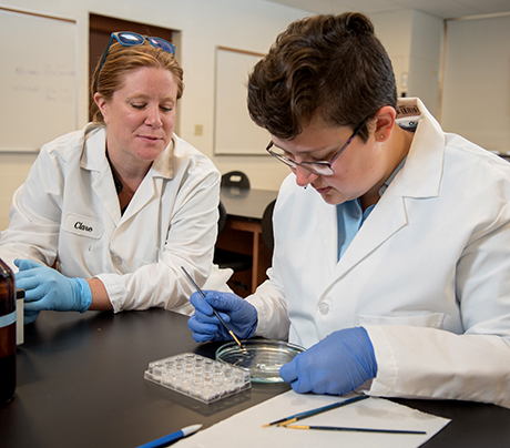 photo of Dr. Clare Mathes and Delenn Hartswick in lab